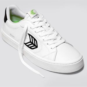 Cariuma Salvas White Leather Black Logo
Sneakers Men's 9.5 Women's 11